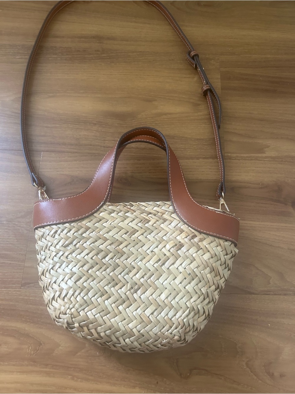 Small natural fiber basket